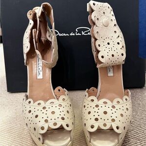 Oscar de la Renta Beige Heels